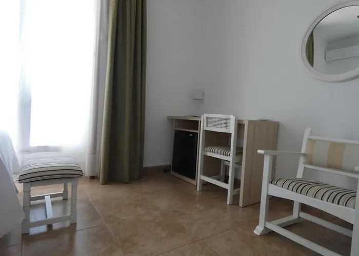 Pensión Port (adults Only)